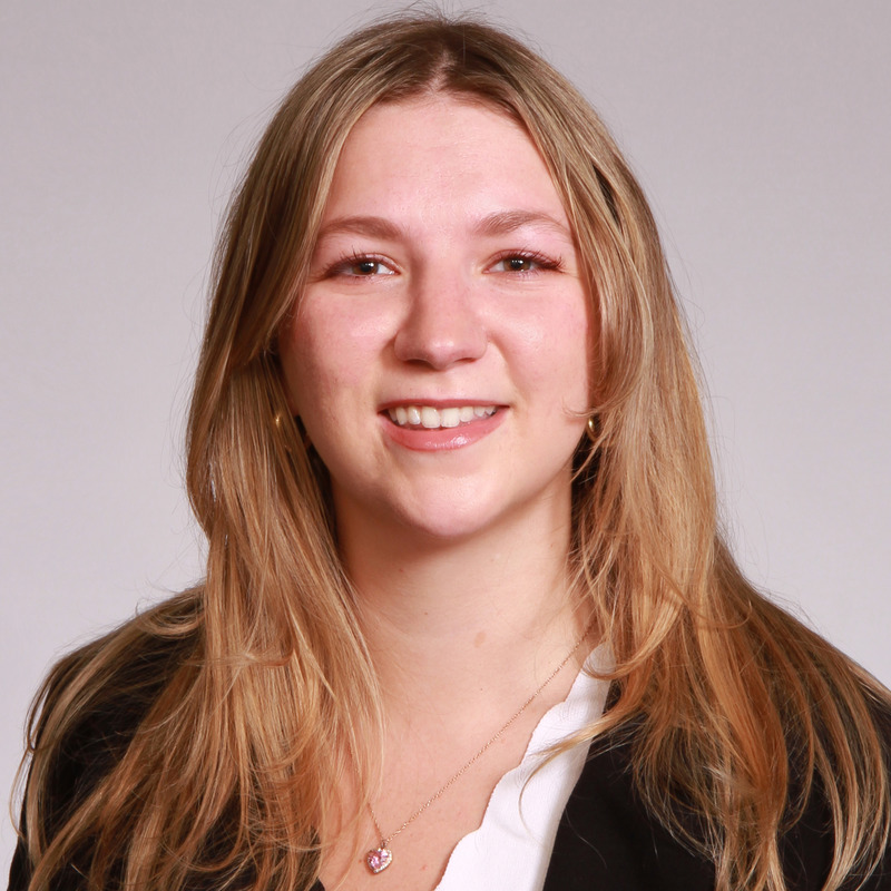 A headshot of Neve Pelland.