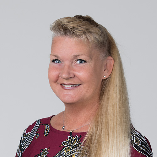 A headshot of Karina Devine.